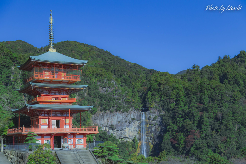 神宿る山並