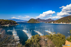 春の海 終日のたりのたり哉