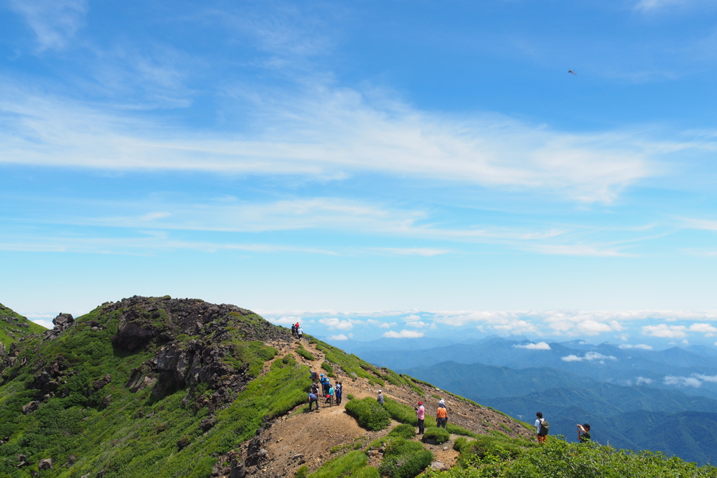 雲上の登山道