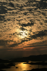 うろこ雲と夕日