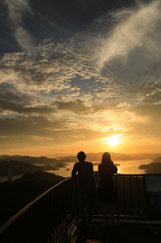 二人で見る夕日