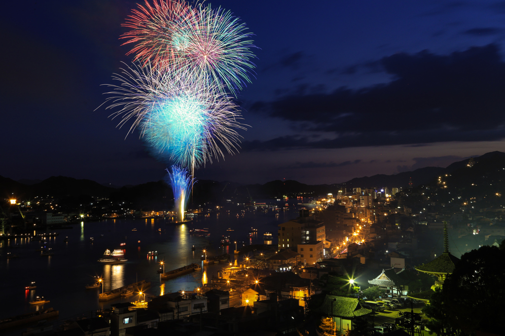 寺の町の花火