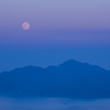 蒼の世界に月は浮かび
