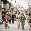闊歩する娘達