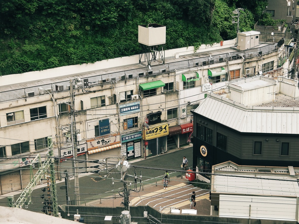 弘明寺駅前の風景