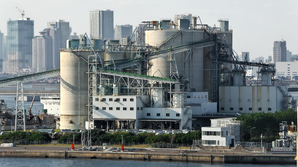 ゲートブリッジから見る工場