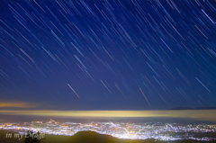 街は輝き、星が降る