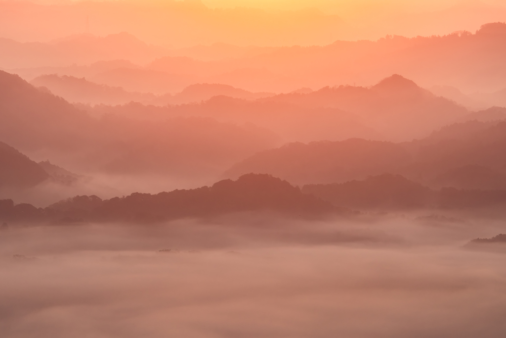 サーモンピンクの山脈