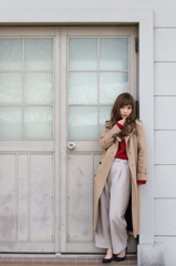 white door2