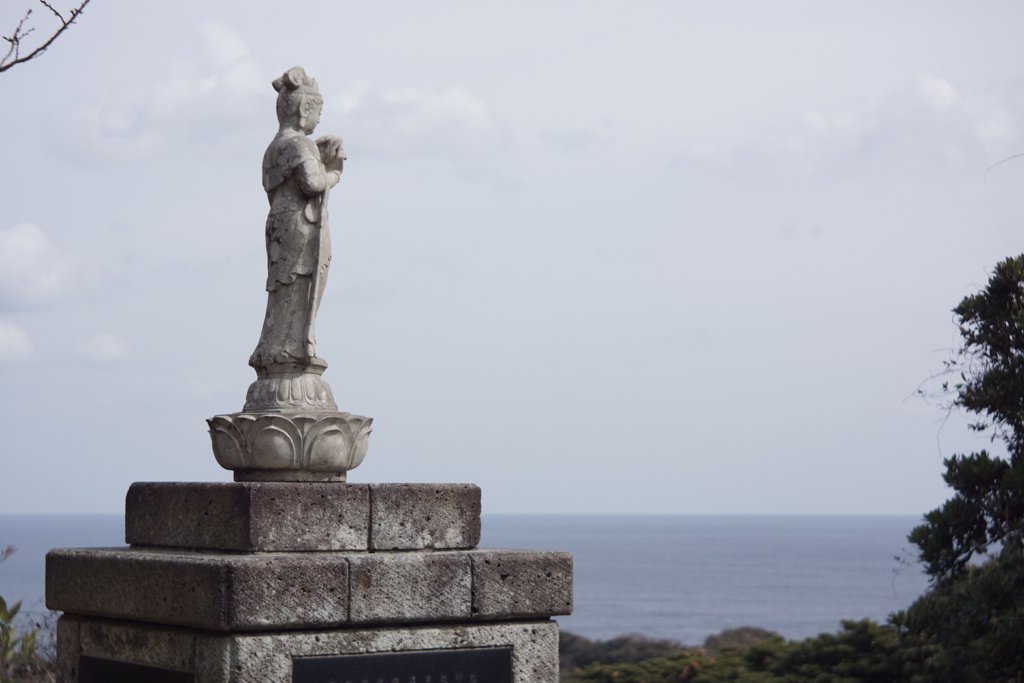 平和観音像慰霊碑