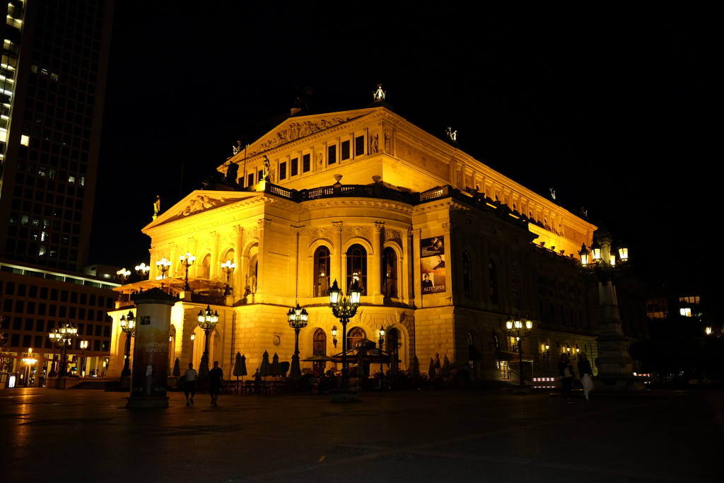 ライトアップされた Alte Oper