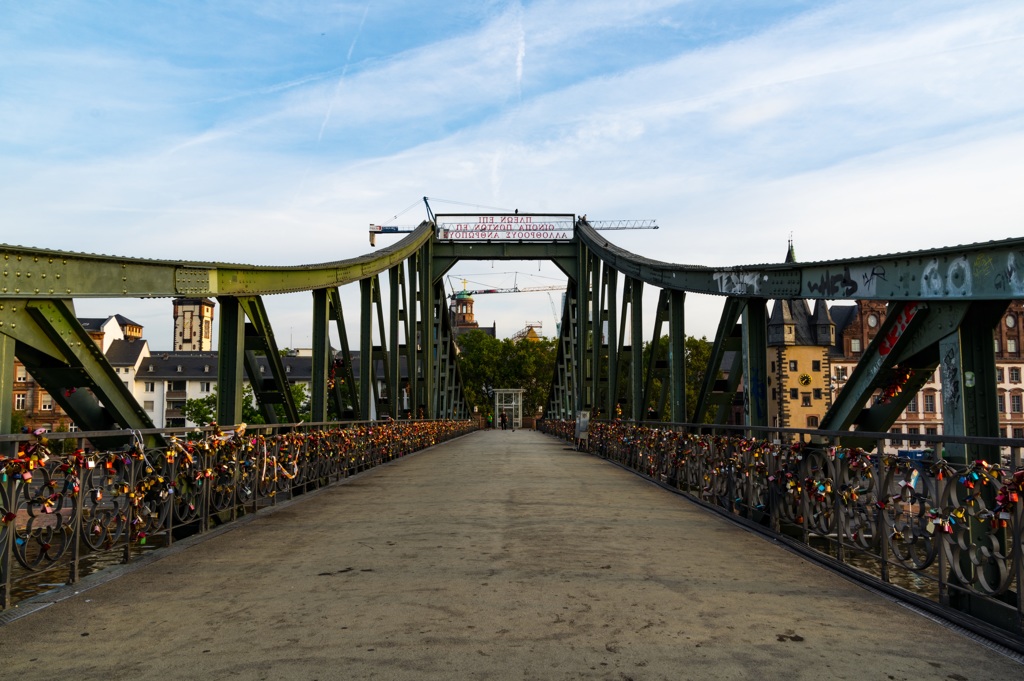 南京錠ジャラジャラの橋