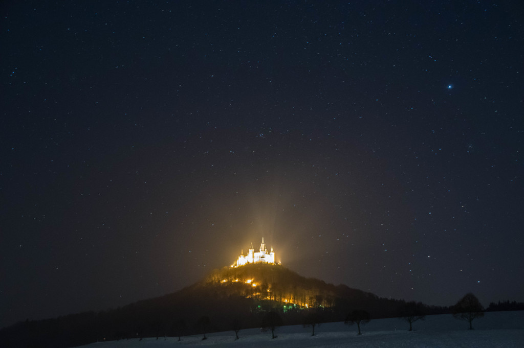 星空の下　輝く城