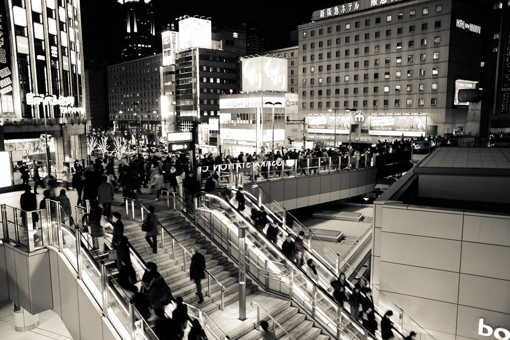 家路を急ぐ人々