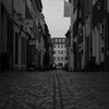 ゴミ一つ無い路地