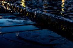 水 波 光