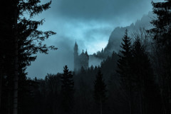 霧の中に潜む城