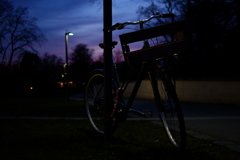 夜に溶けてゆく自転車