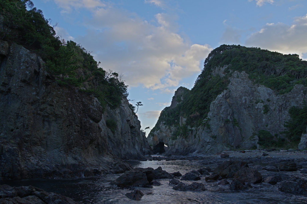 大蛇浦の岩壁