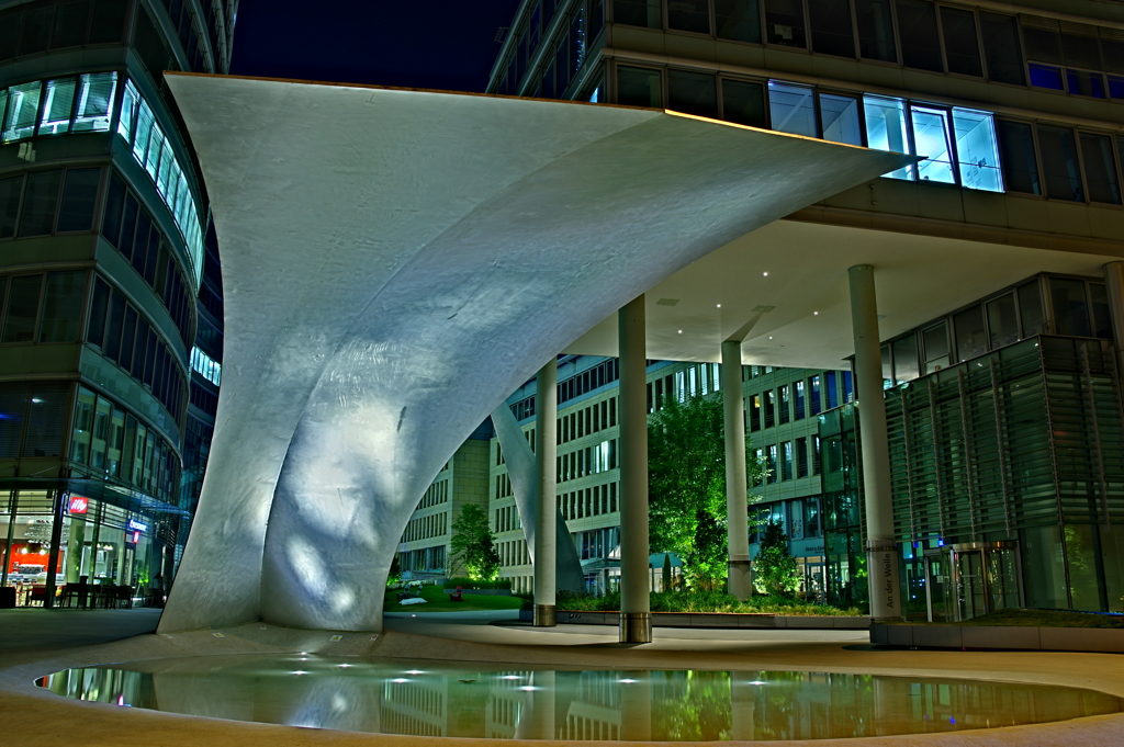 夜の池HDR