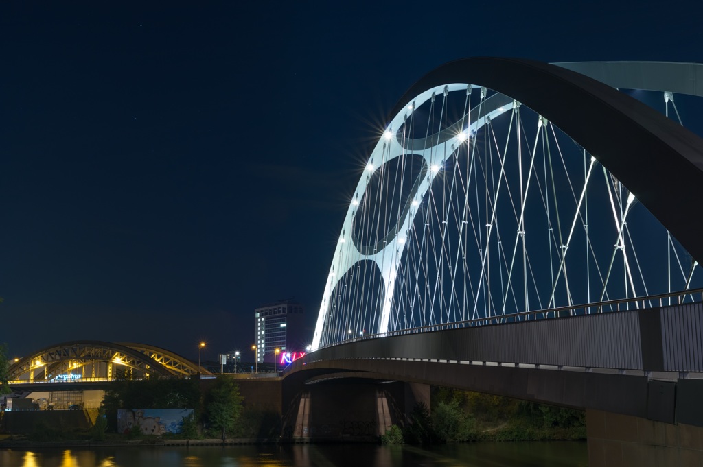 マイン川に架かる青い橋