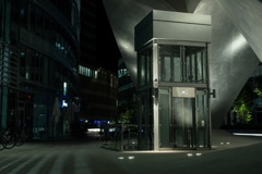 夜の祠のエレベーター