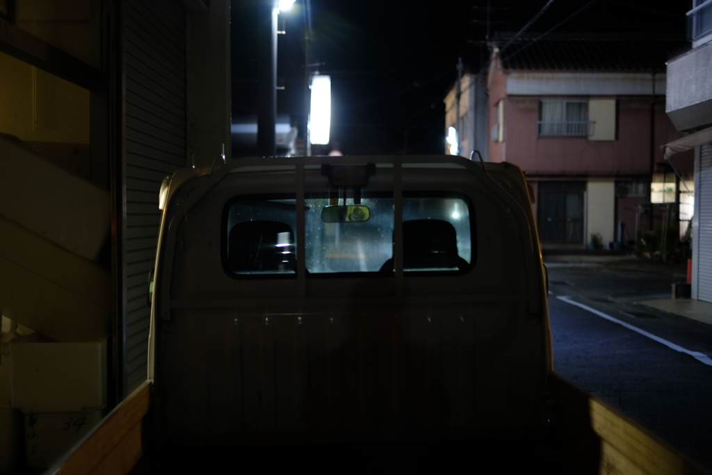 軽トラ越しの夜
