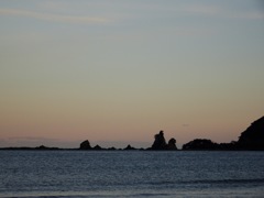 那智の浜と空