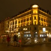 旧オペラ座前 灯りの綺麗なビル