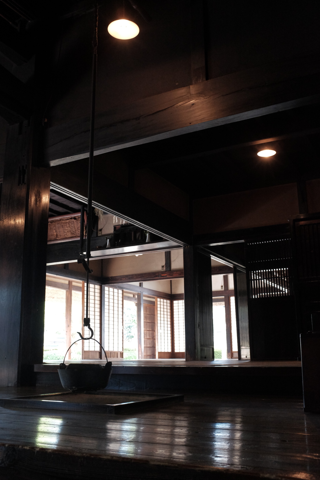 茅葺きの家、上いろり。