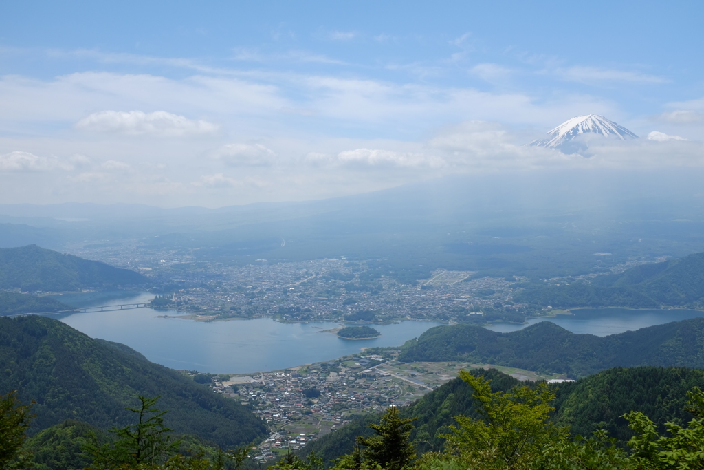 富士山と河口湖。