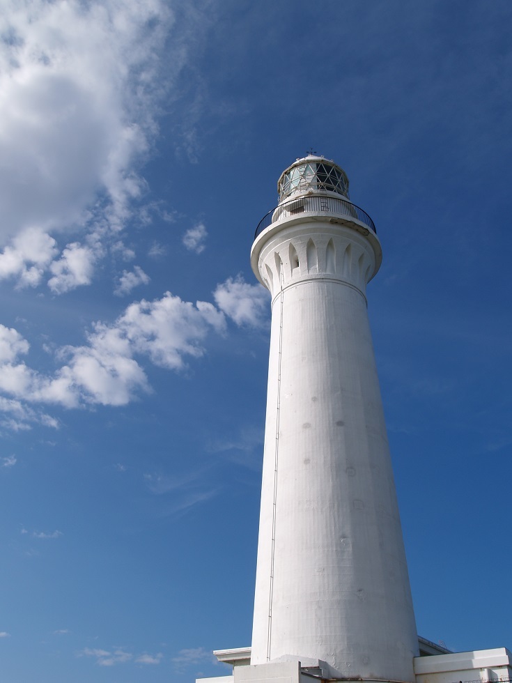 青空と漆喰に近い白