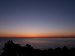 夜明けの海