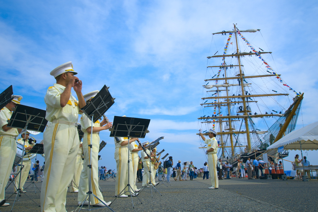 BAND AND MAST