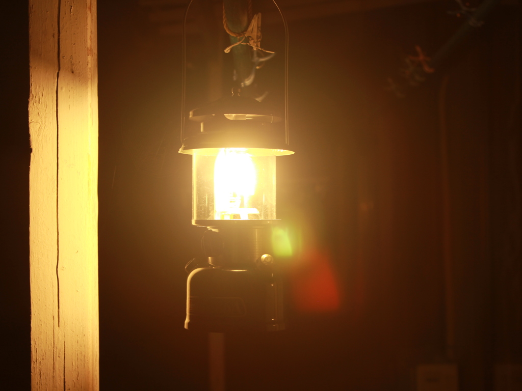 流石ランタン、LEDより温かみを感じてしまう。