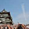 弘前城とブルーインパルス