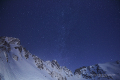 銀嶺に輝く星空