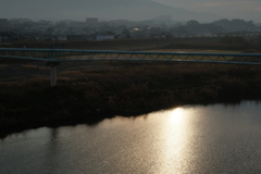 遠賀川に映える朝日