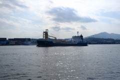 洞海湾の貨物船