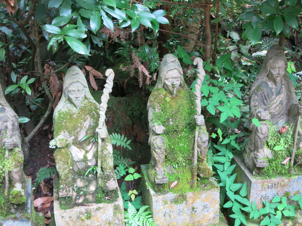 苔むす役行者