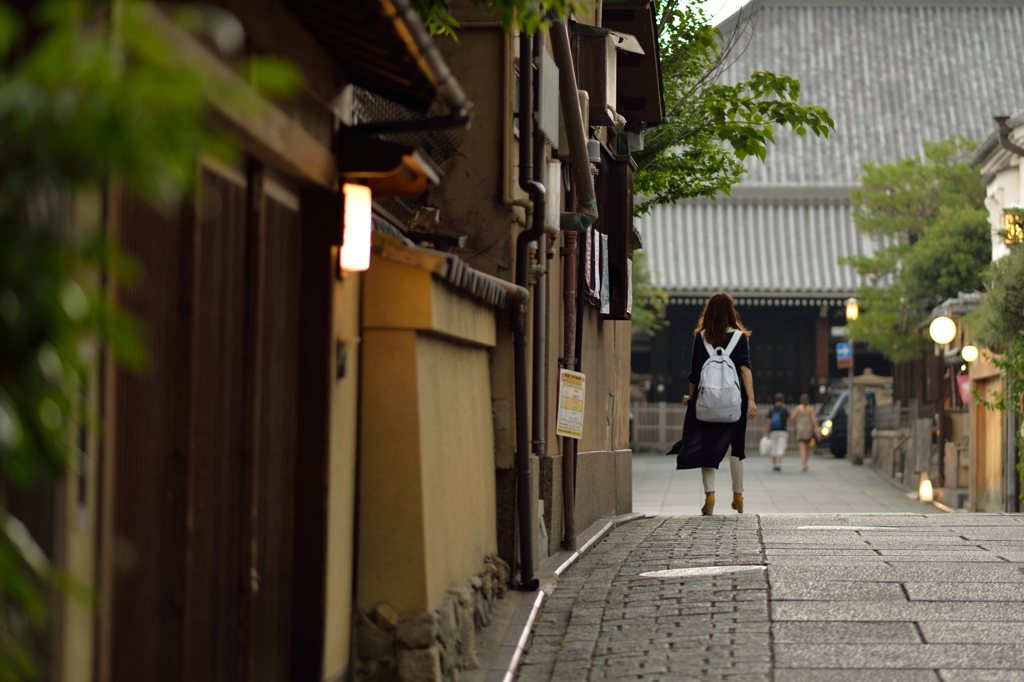 京の道を歩く