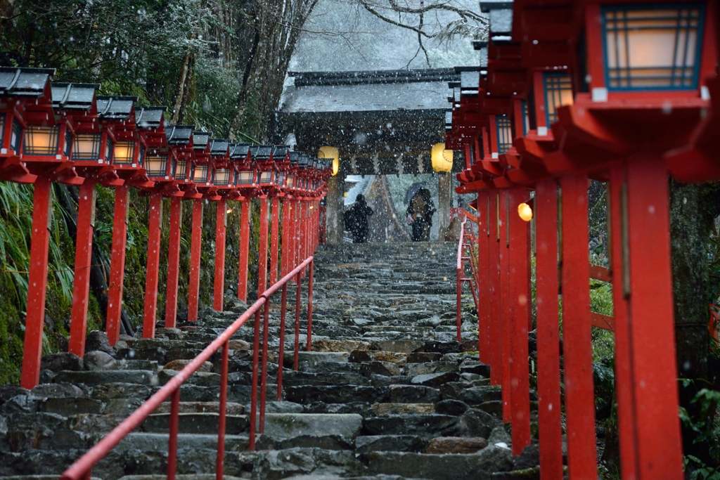 雪の貴船神社