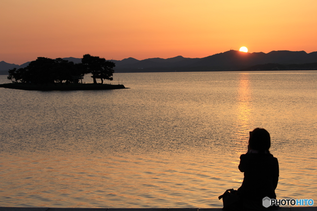 宍道湖に夕日が沈む
