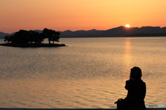 宍道湖に夕日が沈む