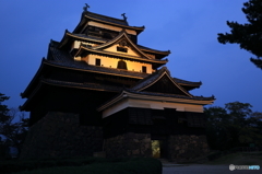 夜の松江城