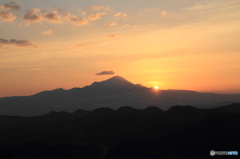 大山の朝日