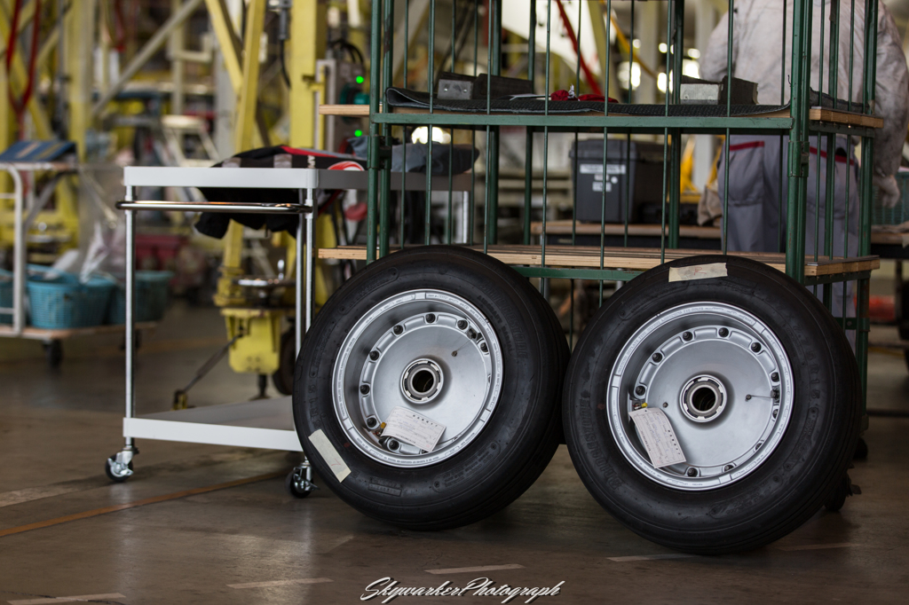 737