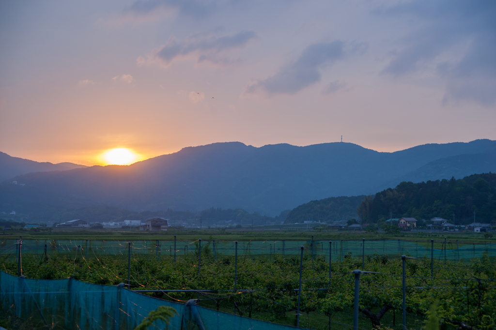 里山の夕日