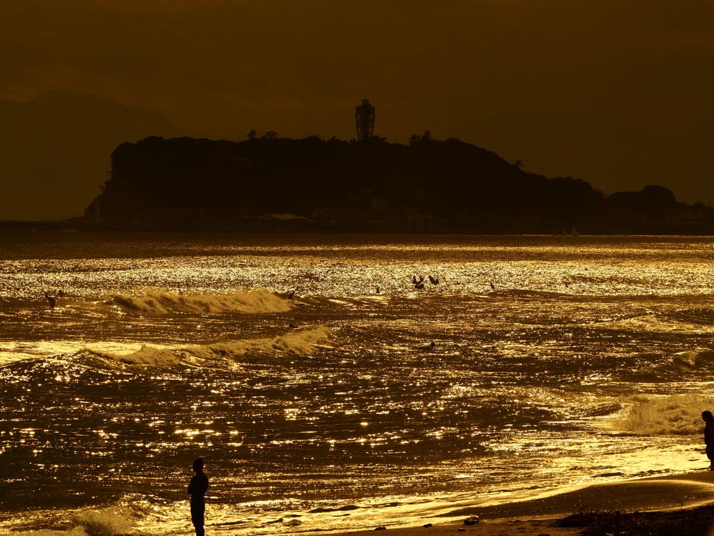 金色の江ノ島