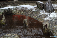 残り雪の庭園